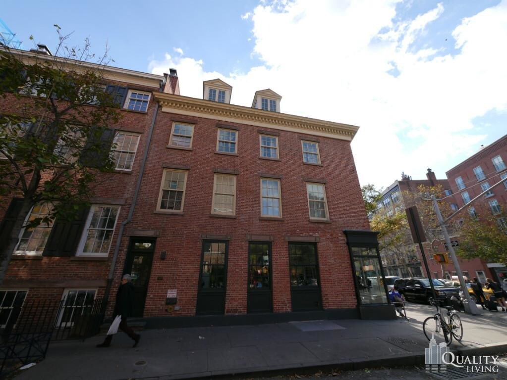 Primary Photo - 252 W 10th St