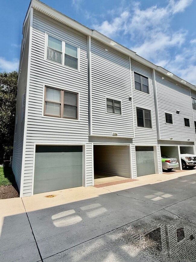 Building Photo - 2306 Bergen Ct