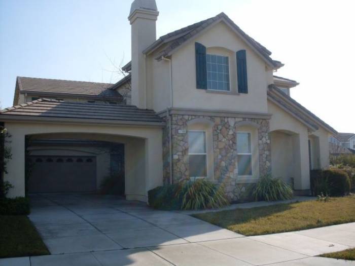 Primary Photo - Rose Garden 4 Bed, 3 Bath Discounted at $3...