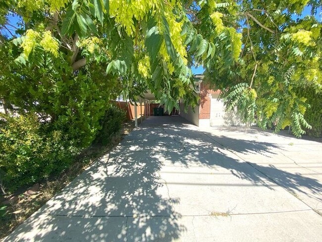 Building Photo - Like Brand New! - Single Story House in North Central Reno