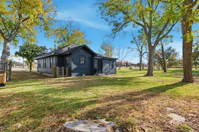 Foto del edificio - 3808 State Hwy 3