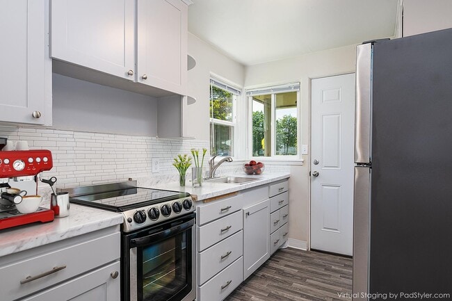 Building Photo - Hawthorne Court