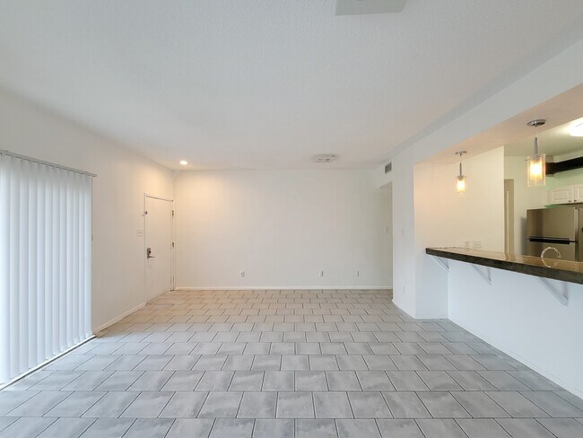 Foto del edificio - 7119 N Holiday Dr