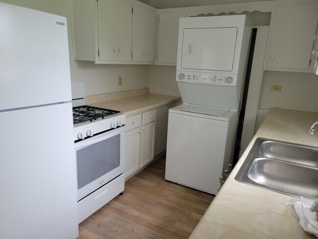 Building Photo - 446 Parnell Ave