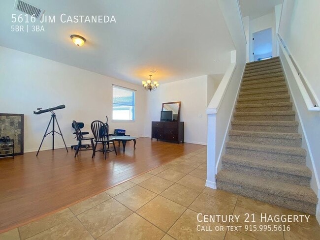 Building Photo - Spacious 5 Bedroom Northeast Home!