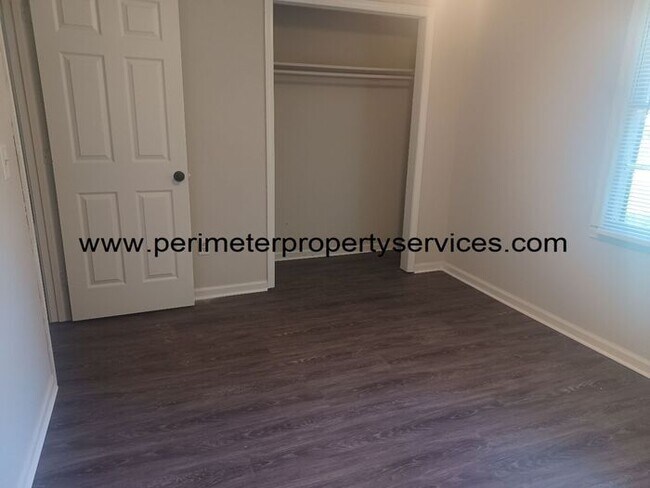 Foto del edificio - Summer Move-in special!! First month of re...