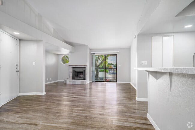 2BR, 2BA - 1008SF - Living Room - Regatta