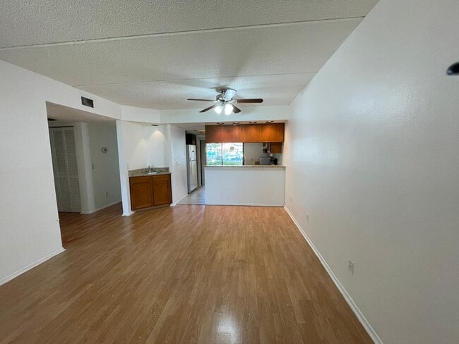 Building Photo - 70 Woodlake Plz