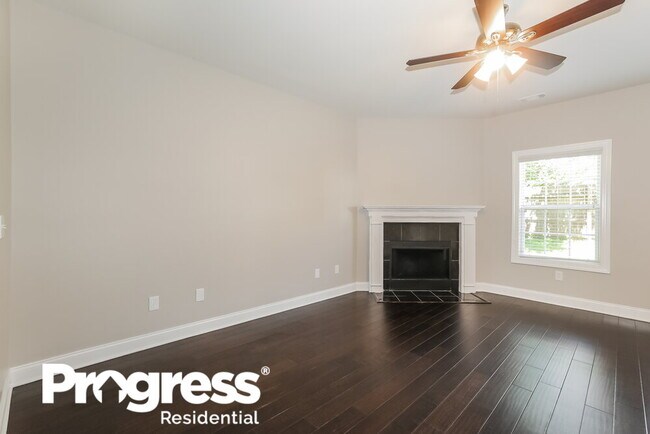 Foto del edificio - 5210 Cedar Shoals Dr