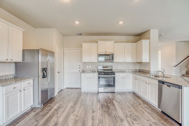 Foto del edificio - 400 Lynn Lotus Dr