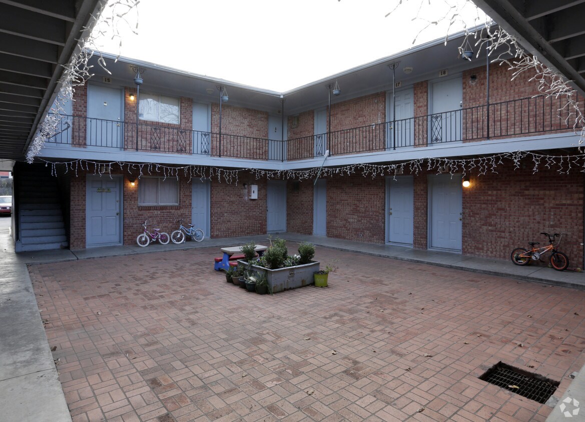 Foto del edificio - 708 N Marsalis Ave