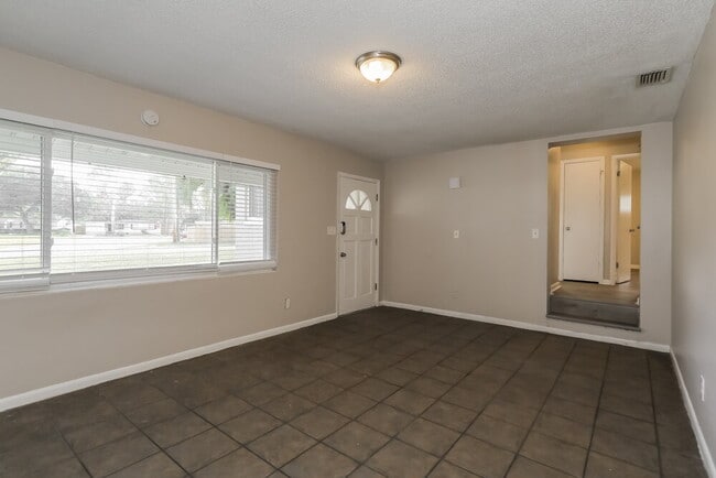 Foto del edificio - 6532 Albicore Rd