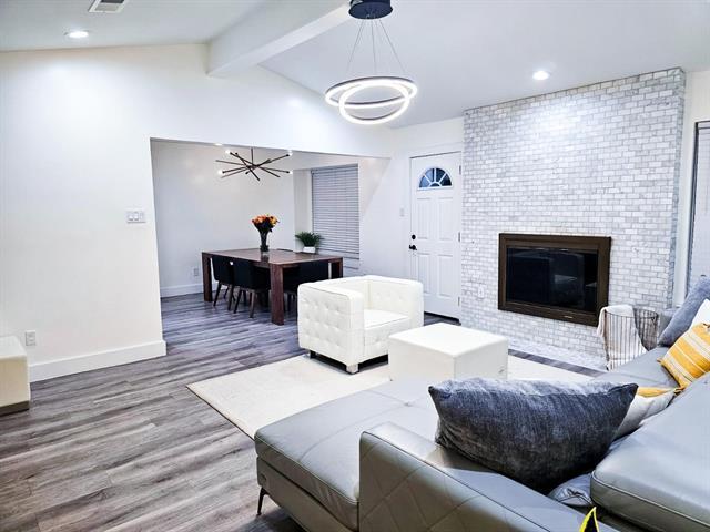 Foto del edificio - 7810 Creek View Dr