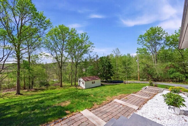 Building Photo - Stunning Mid Century American Ranch