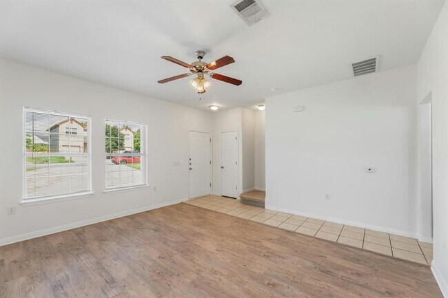 Building Photo - 7513 Lazy Creek Dr