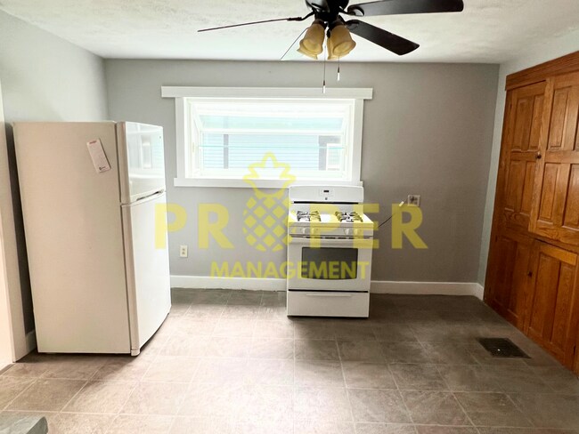Building Photo - 2 bedroom 1 bathroom house for rent