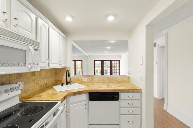 Foto del edificio - 455 Paradise Isle Blvd