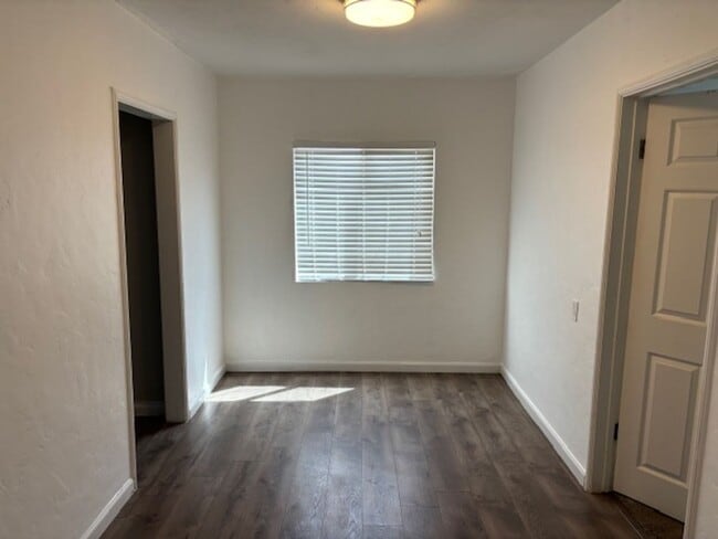 Foto del edificio - 320 N Imperial Ave