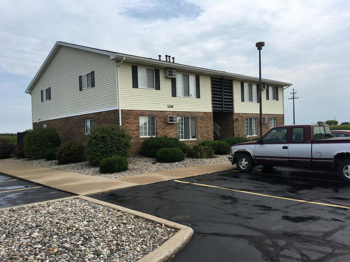 Primary Photo - 1226 N Hemlock Rd