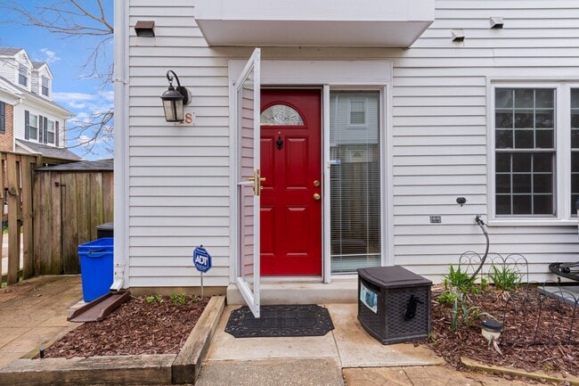 Photo - Stunning Silver Spring End Unit TH House