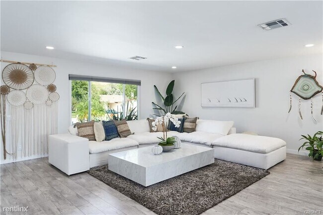 Building Photo - 3 br, 2.5 bath House - 6550 Smoke Tree Ave