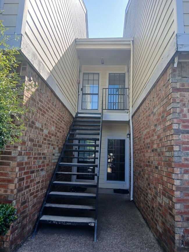 Building Photo - 9601 Forest Ln