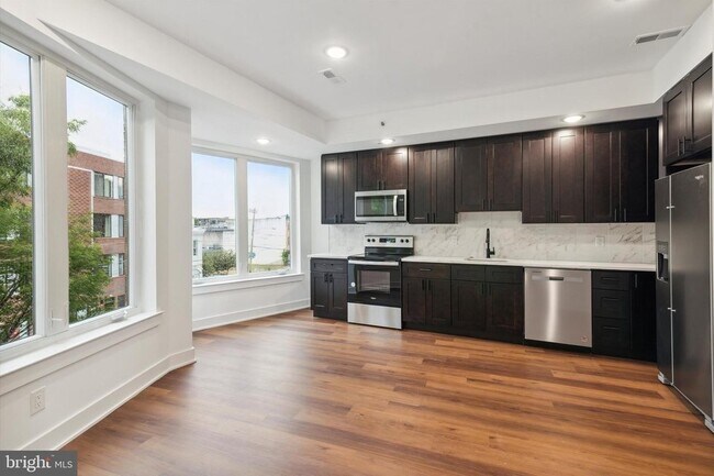 Foto del edificio - 2556 Frankford Ave