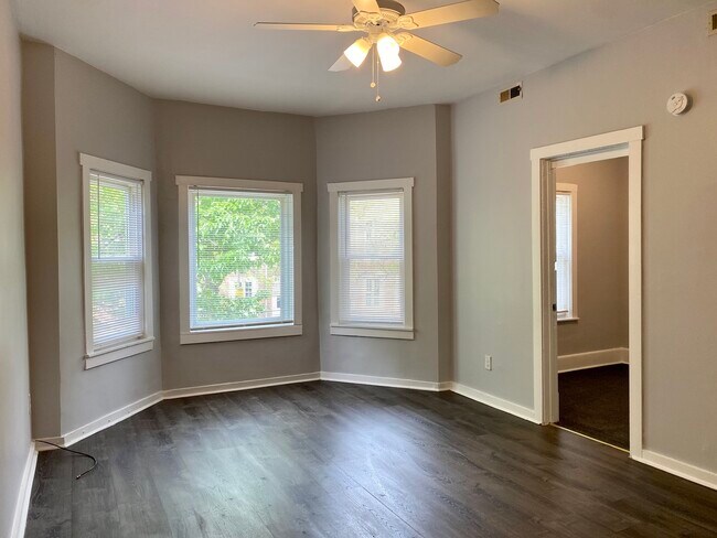 Foto del edificio - 1635 N Drake Ave