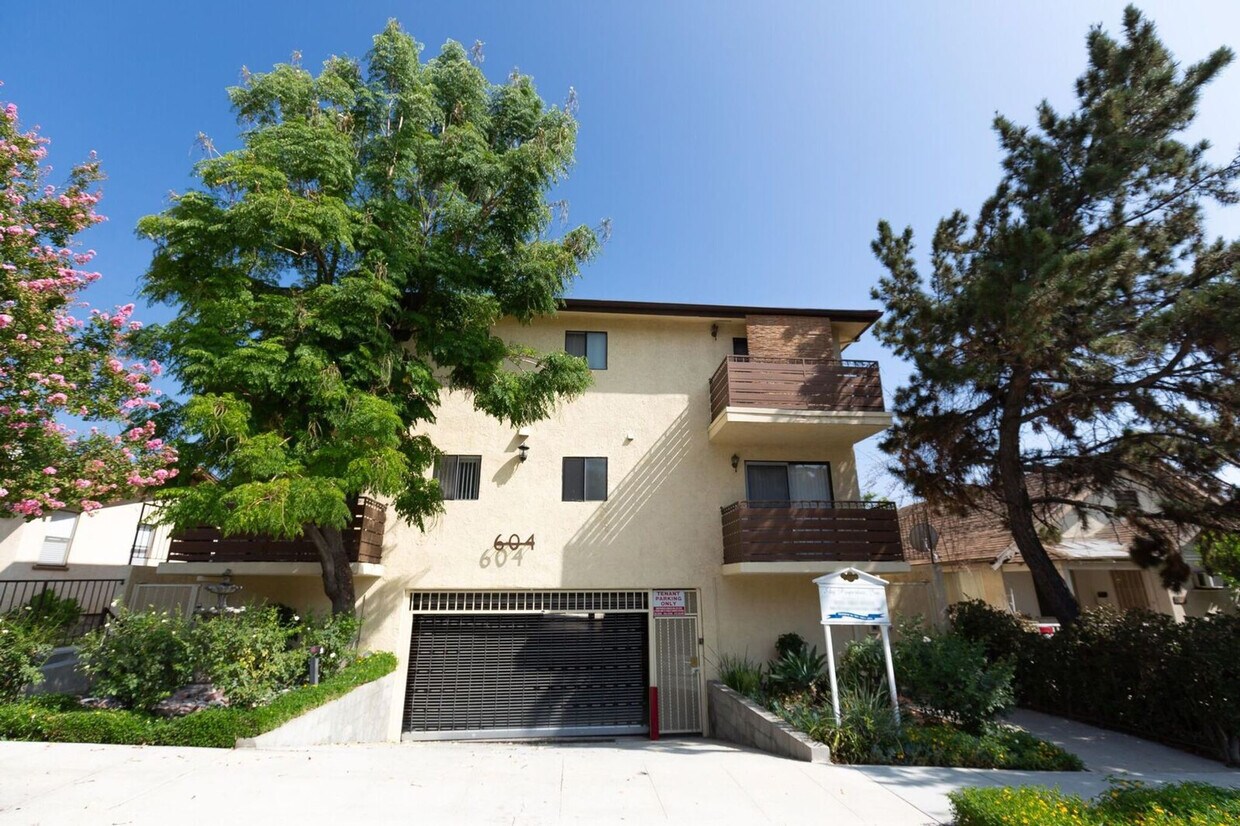 Foto del edificio - 604 E Orange Grove Ave