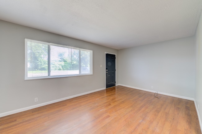 Building Photo - 10760 Tropic Dr