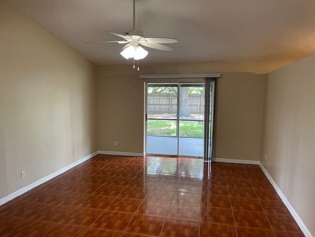 Foto del edificio - 2310 Pebble Ct. in Orangewood Village - Ju...