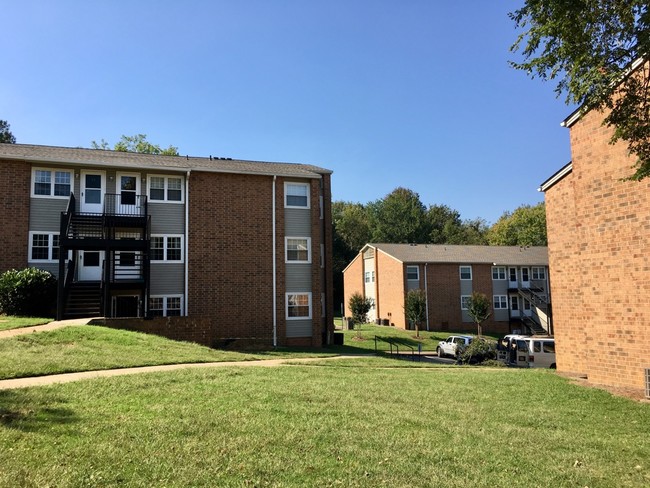 Building Photo - Pine Forest Apartments