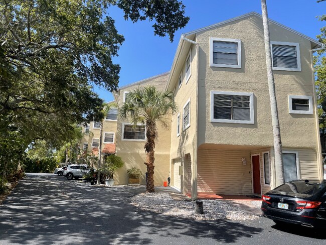 Building Photo - 812 E Gulf Blvd