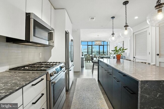 Foto del edificio - 70 N Street SE Unit 913