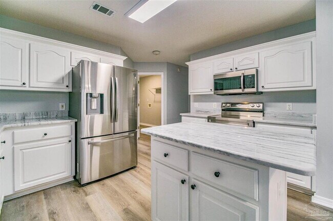 Foto del edificio - Beautiful property in highly desirable Lilian Woods Subdivision!