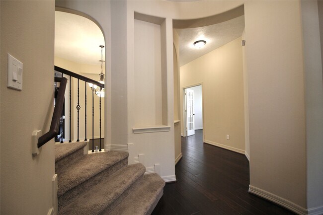 Building Photo - 179 Hearthshire Cir