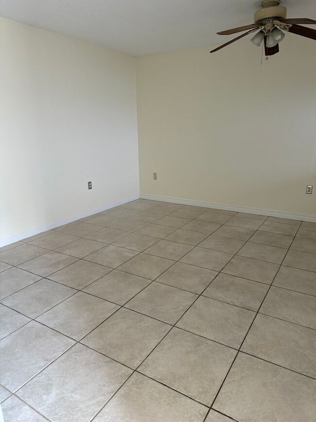 Building Photo - LEASE NOW AND ENJOY 50% OFF 2ND MONTH! Loc...