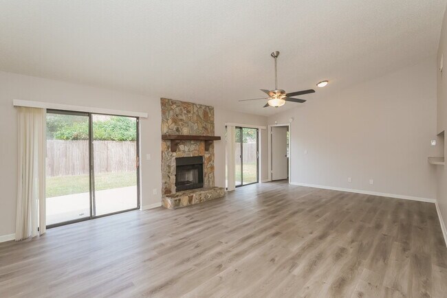 Foto del edificio - 936 Sunridge Point Dr