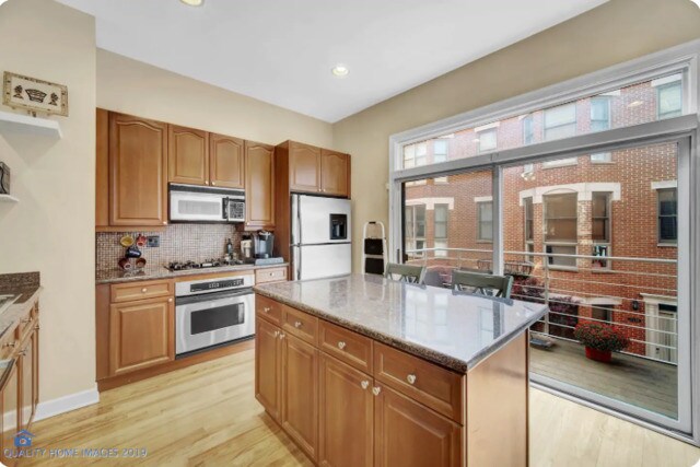 Primary Photo - 1719 W Belmont Ave