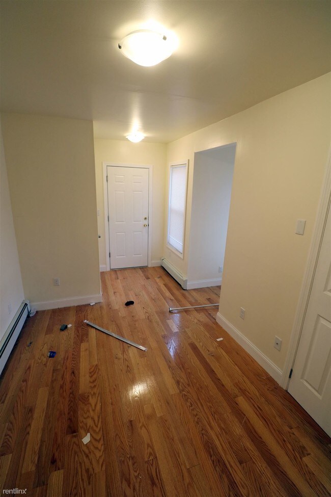 Building Photo - Studio, 1 bath  - 33 Clinton St # 1