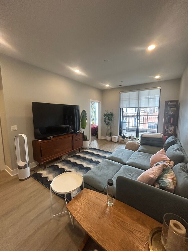 Foto del edificio - 3118 N Greenview Ave