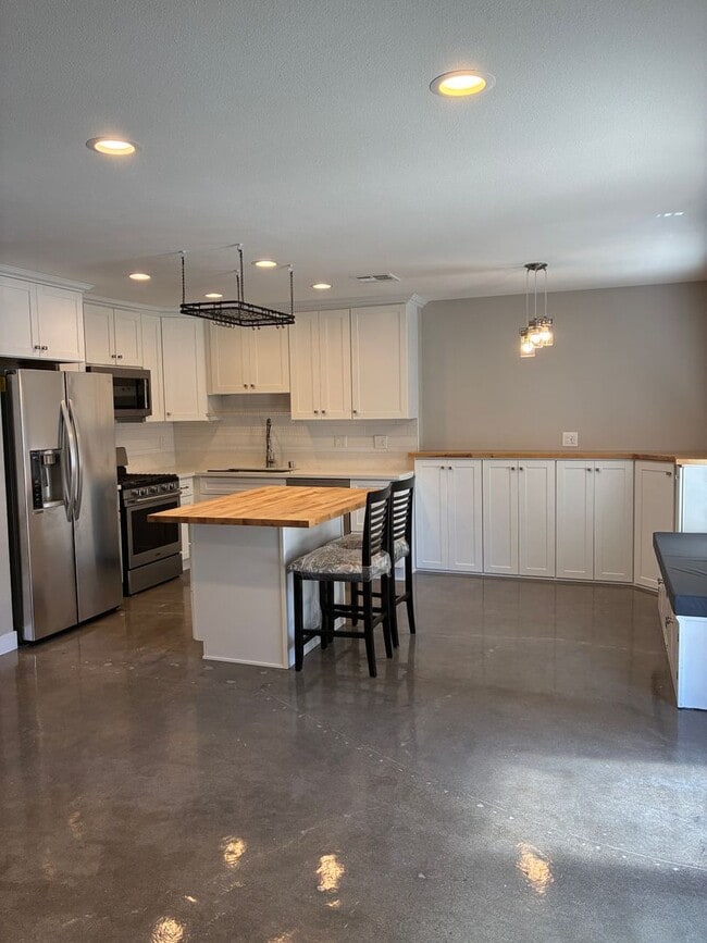 Building Photo - 1640 Parakeet Ct