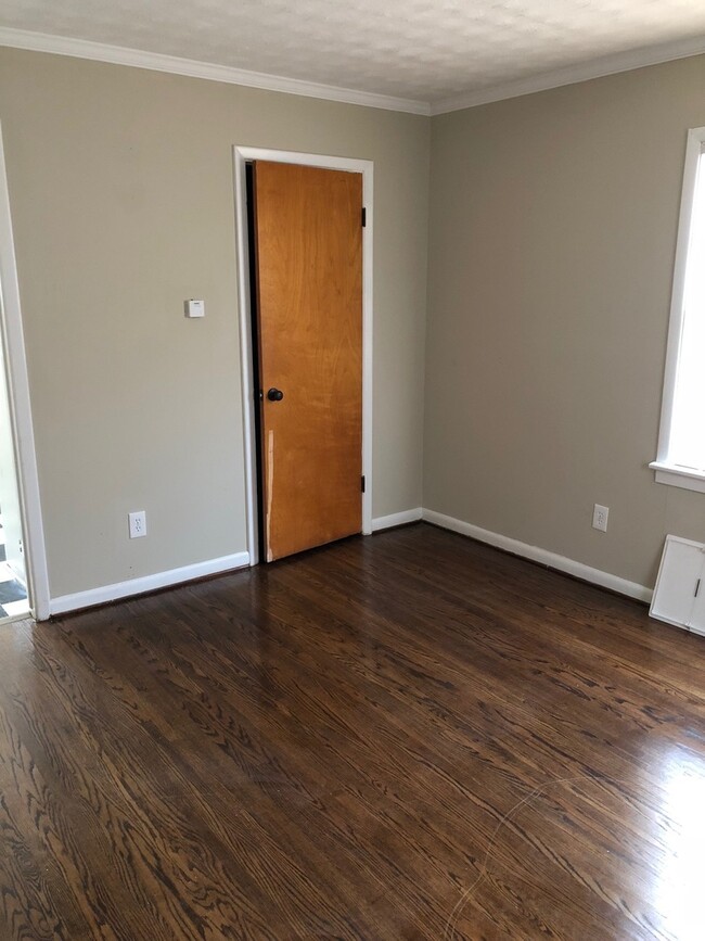 Foto del edificio - 103-105-105 Hampden Rd