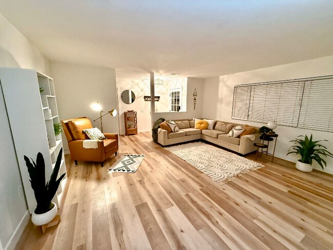 Foto del edificio - 942 Ruby Dr