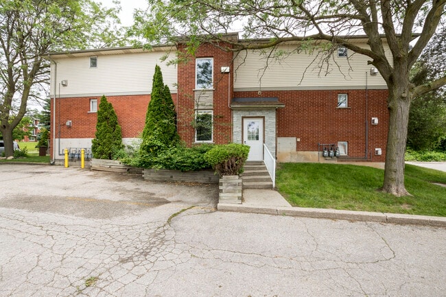 Building Photo - 647 Victoria St S