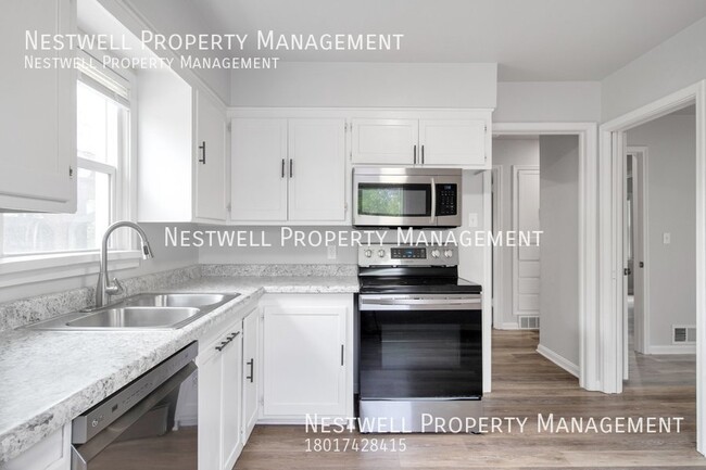 Building Photo - Great 4-bed Townhome in South Salt Lake