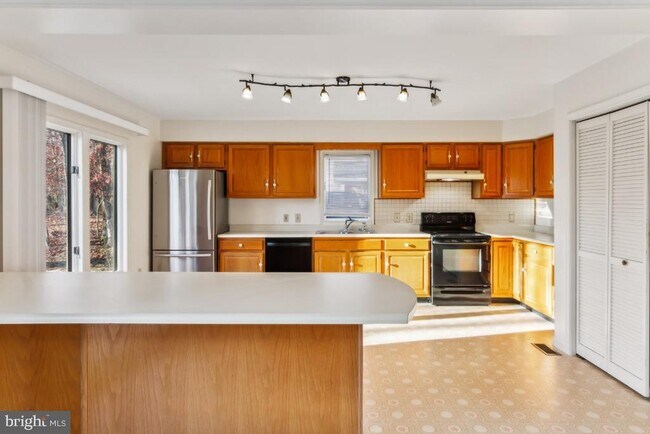 Foto del edificio - 1232 Lakeview Dr