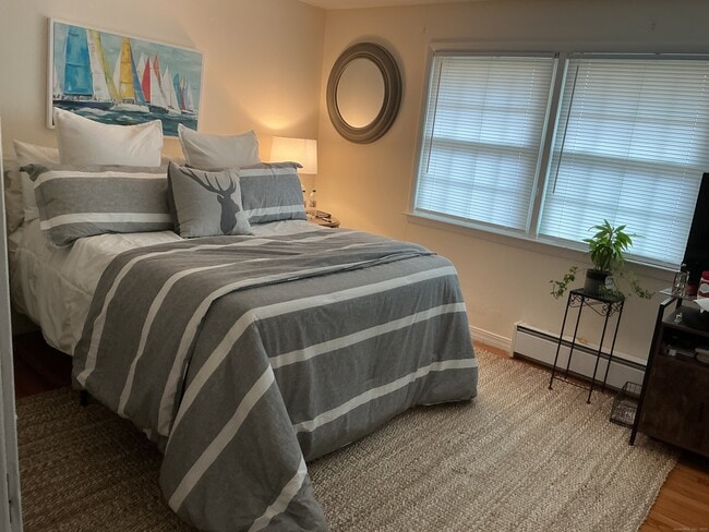 Building Photo - 38 Garden Ln