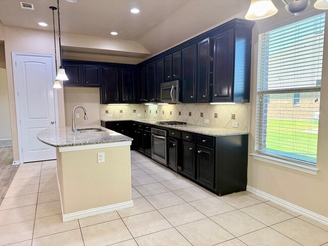 Building Photo - 288 Benwick Dr