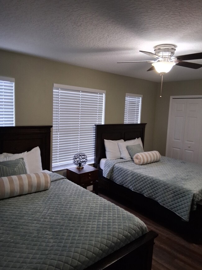 Foto del edificio - 4684 Cumbrian Lakes Dr